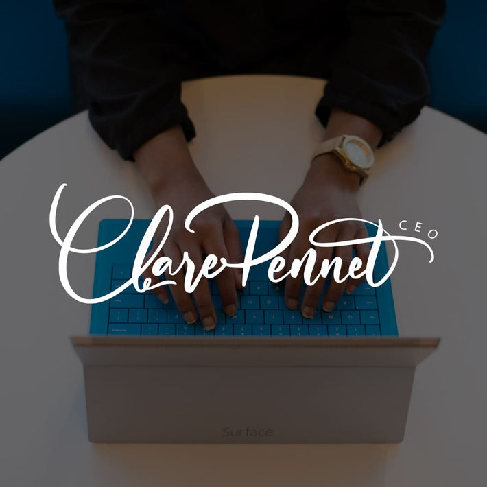 Clare Pennet Logo signatur presentkort